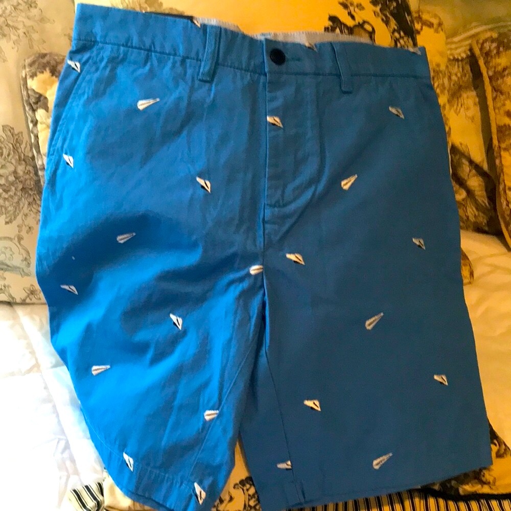 Tommy Hilfiger shorts. Size 32. NWT